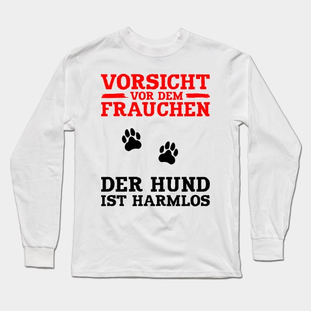 Vorsicht vor dem Frauchen - der Hund ist harmlos Long Sleeve T-Shirt by QUICKnDIRTY